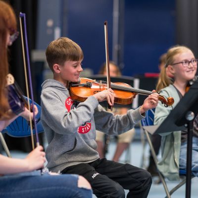 3 violin players